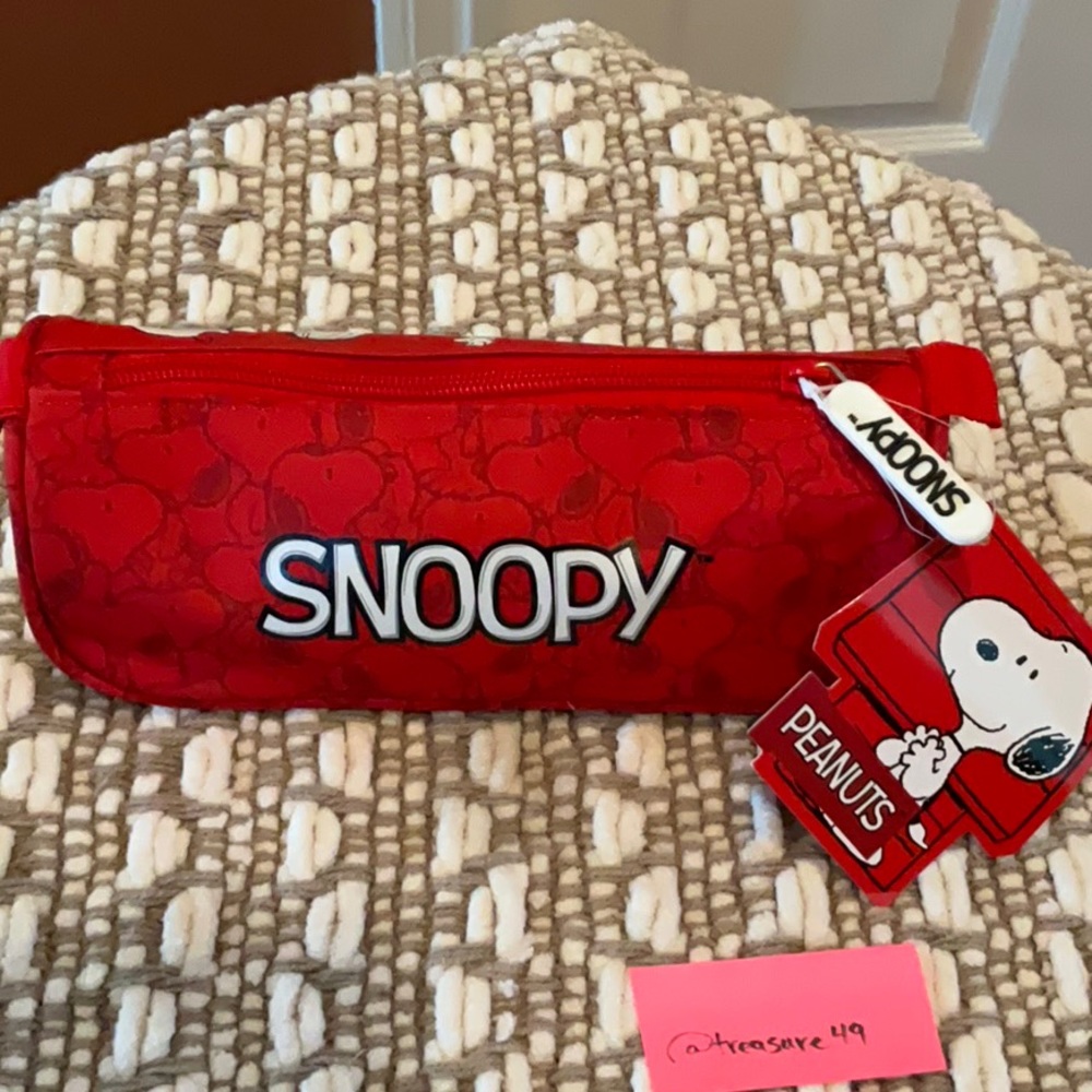 PEANUTS -  New red carrying case/ pouch with multiple characters printed - Picture 2 of 5